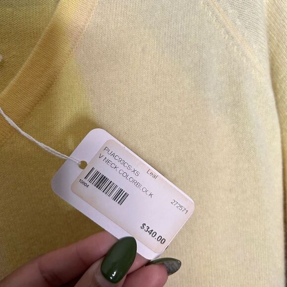 LEÁL V Neck Cashmere Sweater NWT - Picture 2 of 3